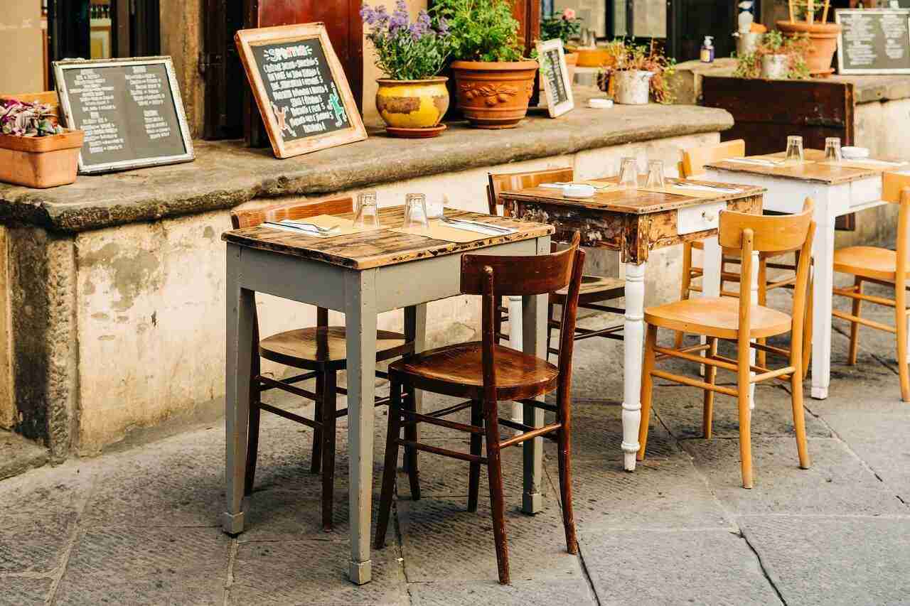 Learn Italian faster while studying in Italy Be ready to full immersion: also simply ordering dinner in a restaurant will help you to learn faster